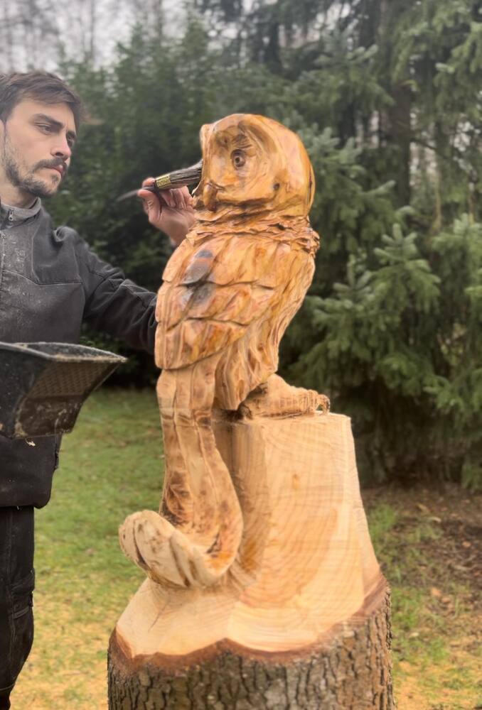 Démonstration de sculpture à la tronçonneuse