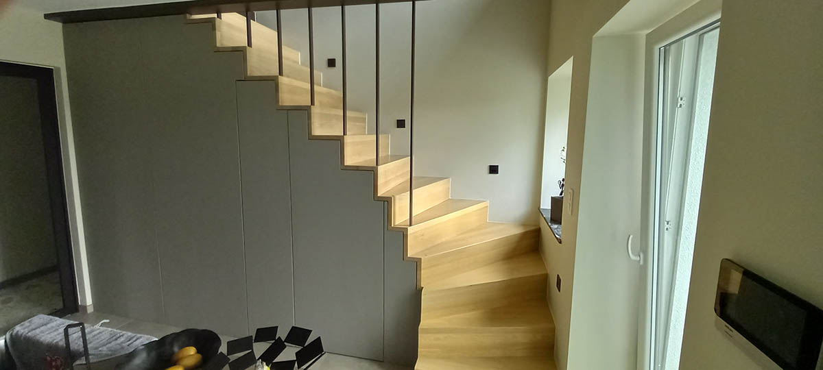 Confiez votre projet d’escalier intérieur à la menuiserie Sibelbois !